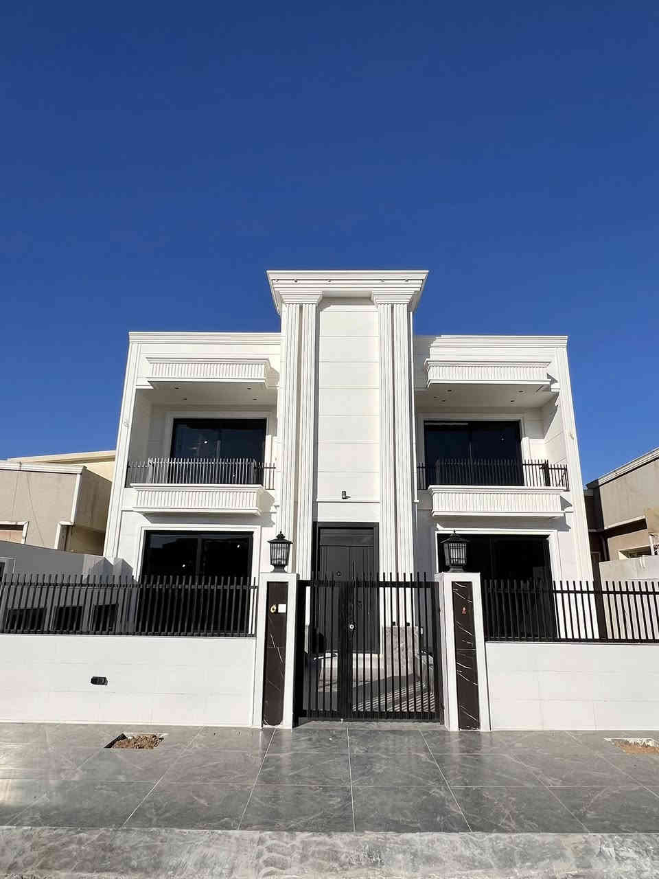 ((((بسم اللّٰه ماشاء اللّٰه تبارك الرحمن))))
🏛️بيت بناء جديد بلكامل للبيع مجمع #كنجان_ستي أربيل
🏛️موقعه ممتاز✅
🏛️مساحة البيت250 متر طابقين 
🏛️البيت يحتوي 5غرفه نوم سويت🛏️
🏛️استقبال + صاله داخليه
🏛️صحيات &🛁
🏛️حديقه داخليه "
🏛️مطبخ حار +مطبخ بارد 
يتوفر داخل المجمع جميع الخدمات

سكيورتي + باقي الخدمات (24 ساعه )

***********— ***********
