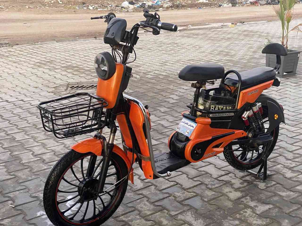 السلام عليكم دراجه شحن ونضيفه بمعنه الكلمه وحلوه ما ناقصهه أي شي صارلهه 15 يوم من اشتريتهه بس محتاج وريد ابيعهه 425 سعرهه وهذا رقمي ***********
