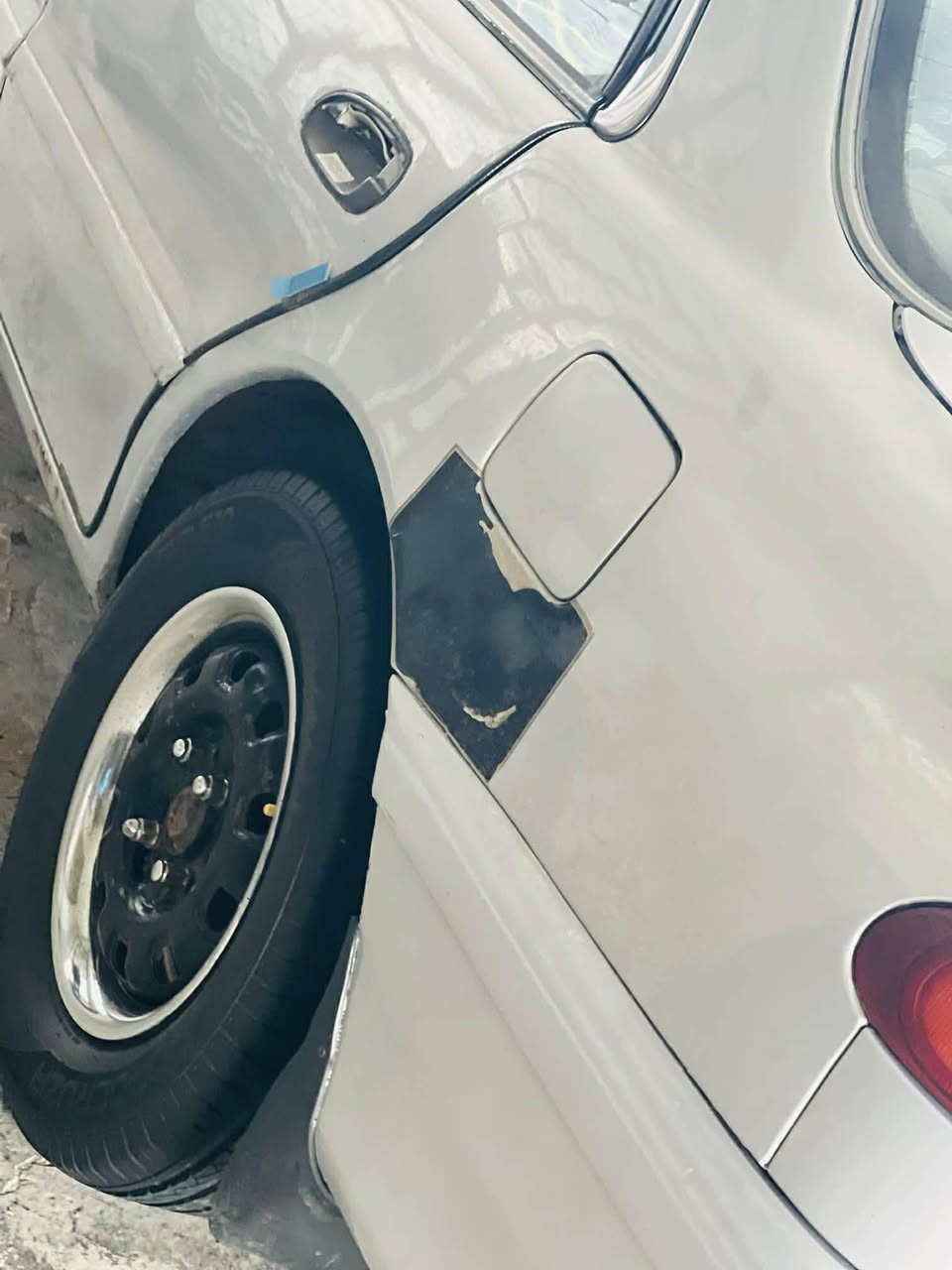 سلام عليكم  سوناته تو للبيع موديل 95 سياره حلوه ما بيها لا ضرر ولا ضربه مصبوغه للجماليه  السعر 45 وبيها مجال حك الجيه تخم تاير جديد سياره مال جناي سياره اوتو ماتيك مكان صويره السياره بأسمي رقم جديد انكليزي هزه جديده للستفسار الاتصال على صاحب السياره ***********
