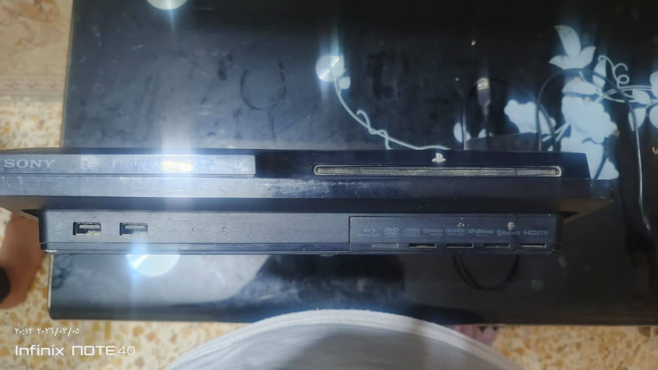 السلام عليكم بلي 3 سلم للبيع كامل ملحقاته هارد SSD/HDD"2.5 بي 50لعبه وداخل البلي 8العاب وياا جوستك وحده نضافه 90% السعرر 135 والتوصيل 5الاف لجميع المحافضات 
للستفسار *********** واتساب
