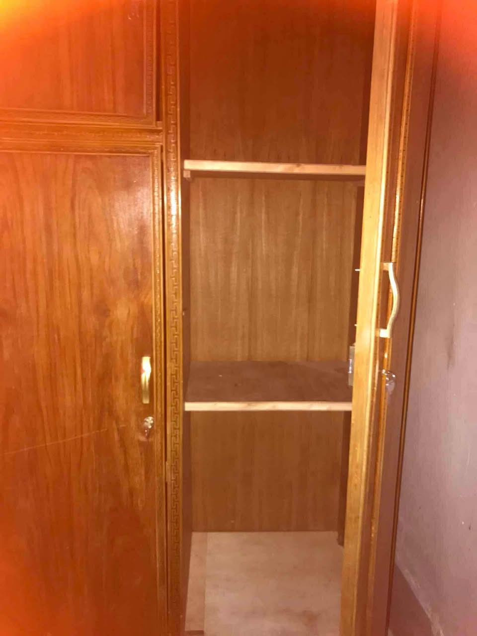 كنتور صاج من داخل وخارج ٥ ابواب الموديل نفخ ارتفاع ٢ونص والعرض ٣وشويه دواخل نضيفه ماعدا المجر بي كسر خفيف من داخل السعر ٣٥٠ قفل لو ممحتاجه ماابيعه لحد يكسر بي


**إذا كنت صاحب هذا الإعلان وتريد حذفه لأي سبب، رجاءا أرسل رسالة إلى الدعم الفني**