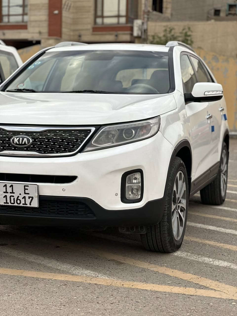 السلام عليكم سورنتو ٢٠١٥ خليجي 
رقم بغداد دولي باسمي سنويه و هزه جديده
مواصفات مكينه ٦ سلندر  بصمه و كرسي كهرباء و مري شفط و اشاري بلمري و بك لايت لد و شاشه و حساس امامي خلفي و و السياره بيهه تخم تاير جديد و جاهزه بدون نواقص ماشيه ١٢٠ الف و بيهه شبر بارد بلبنيد بلحافه موظح بسونار و مكان السياره  السعر 185 مكاني بغداد حي الجهاد ***********
