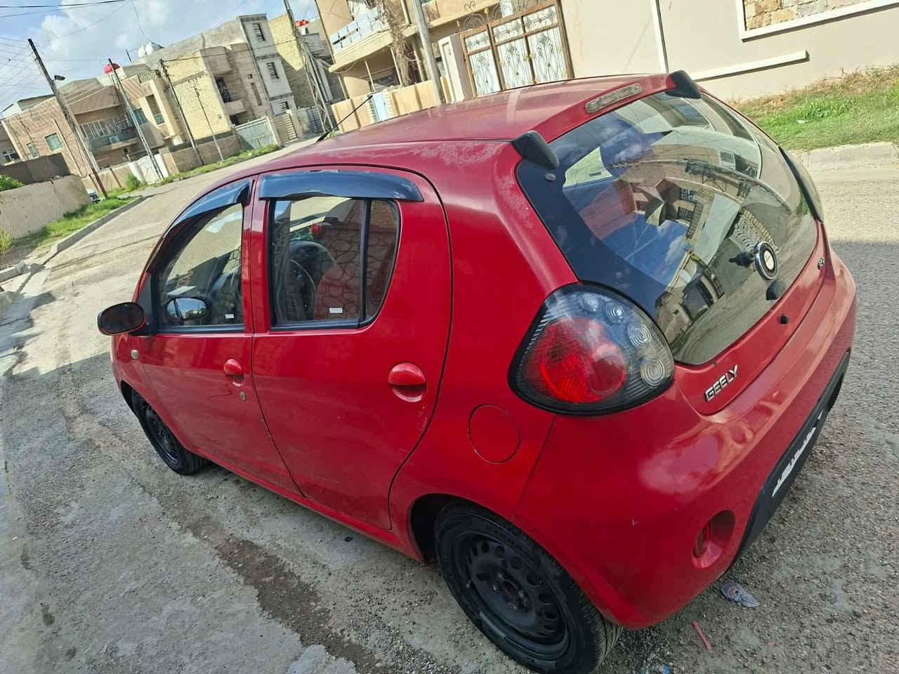 مكلف بالنشر 
سيارة جيلي باندا للبيع موديل 2013 رقم واسط گير ومحرك خير من الله نقصها تبريد بيها طخطخات بسيطة والسيارة مال بنية  والسونار مرفوق مع الصور
مكان السيارة بغداد 
سعر ٣٧$ 
للتواصل على الرقم ***********
