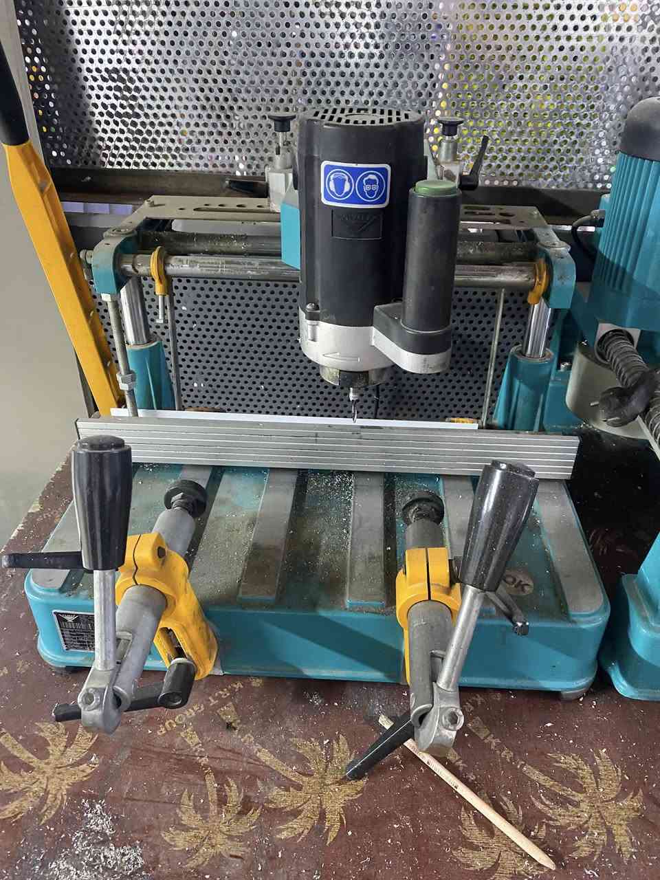 متوفر كتر وفريزه كيلون وفريزه Tتي المكان البصره ***********توصيل ماكو تجي اتشوفهن بعينك
