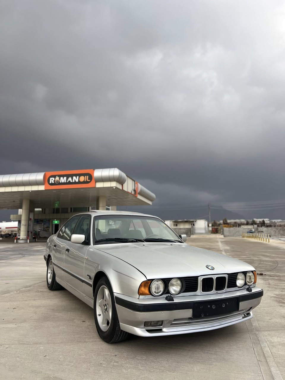 سەرەتا بەناوی خوایگەورە بیئێم مۆدێل ١٩٩٣ مەکینە ٥٢٨ تۆماتیک ئارمی هەولێر چوار جام کارەبا سڵایت ئاوێنە گوێ تەبریت ساردو گەرم تەقەو رەقە بەشەرت بەرخ کوشن جلدو سیاحی ناوودەری لۆک یەک دینار مەسرەفی تیا نیە دەعامی بۆدەعامی بەشەرت مرخ٣٨$ 
***********
