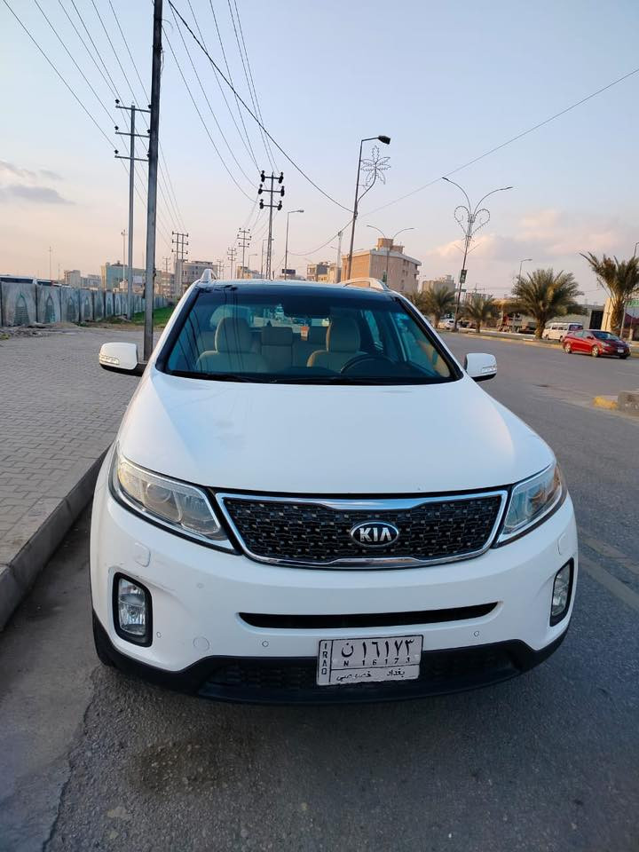 السلام عليكم
سورنتو ٢٠١٥ كويتي فول مواصفات محرك ٦سلندر للبيع 

المواصفات 

داخل قرميدي جلد 

اضويه لد أمامي وخلفي  

حساس أمامي وخلفي 

زراك لايت 

بانوراما 

بردات خلفيه بلادي 

دفع رباعي 

بصمه  

و3وضعيات قياده 

مثبت سرعه 

عداد ديجيتال 

تدفئة وتبريد بالكشنات 

ويل 19 

السياره فول مواصفات 1/1

ماشيه ٣٧الف حقيقي 

بيها فقط جاملغ امامي مبدل جهة الصدر 

للاستفسار ***********

كربلاء
