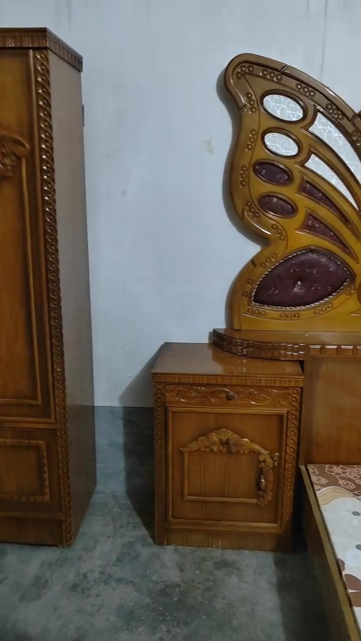 غرفة نوم للبيع مستعمل حيل نظيف شرط خمسة ملم صاج عراقي شغل توصية للاتصال ***********
