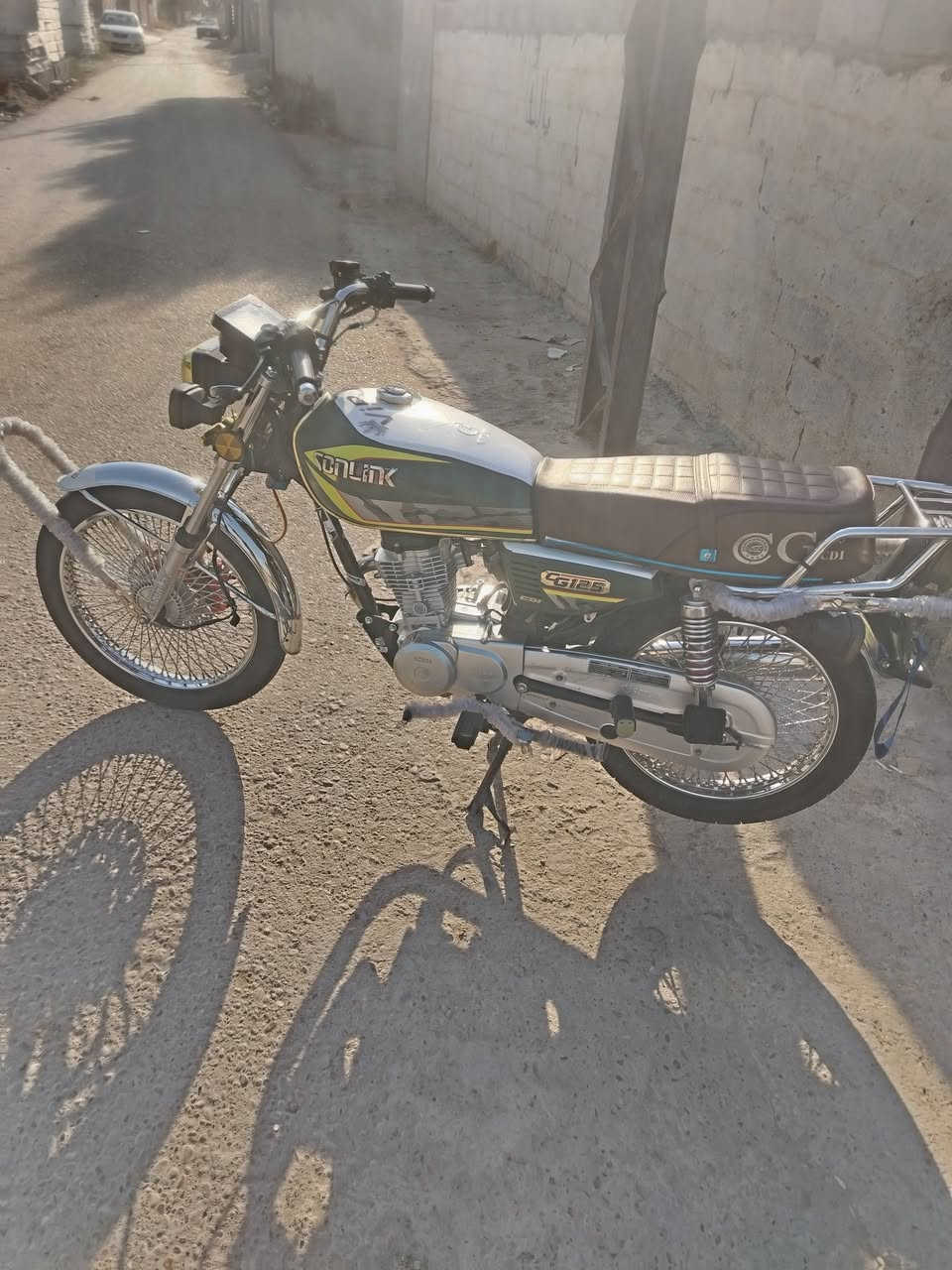 السلام عليكم بسبب الوعود الكاذب اعدت النشر دراجة  تايكر للبيع موديل ٢٤ دراجة كاملة  مكمركة اوراق كاملة اصولي مكمركة دراجة كاملة مناقصة اي شي ومرتبة ٧٢٥ وبيها مجال رقم ***********
