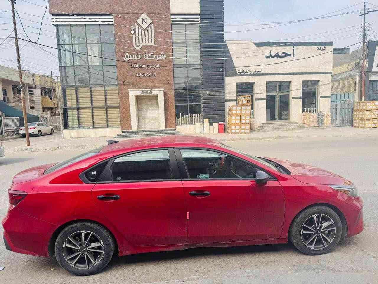 سلام عليكم 
سياره فورتي وراد أمريكي موديل 2022 سياره جديدة حادثها فقط باب الصدر جهة السكن صبغ والباب الي وره شبر بي صبغ فقط بجم السياره كبس السياره بوضع الزيرو ماشيه 57 السياره نص فول مواصفات 
شاشه كبيرة 
مانع تزحلق 
كروز سرعة 
كأمره دواره خلفيه 
تحديد مسار 
فول تحكم ستيرن 
ثلاث انظمه قيادة 
عنوان السياره بغداد 
السعر 143 ورقه 
*********** بغداد, العراق

