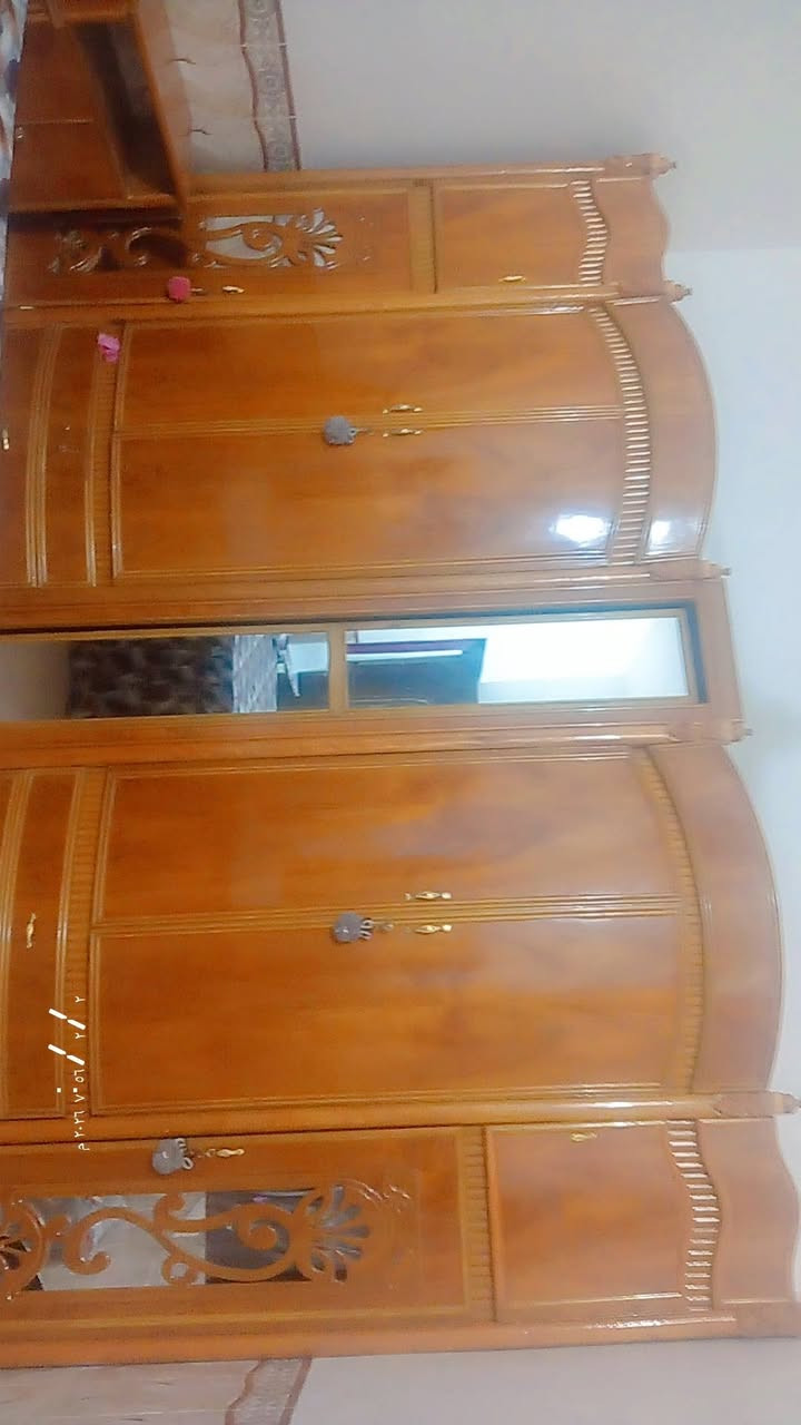 سلام عليكم غرفه للبيع السعر950وبيه مجال +رقم الهاتف ***********+الغرفه نجاره
