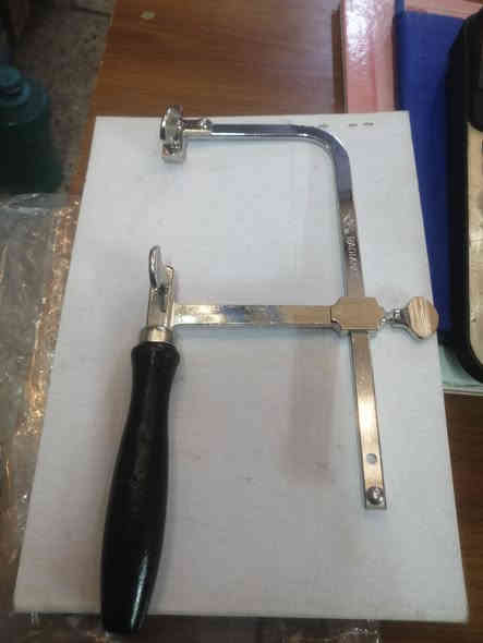 عدة أدوات مفيدة للصياغة والحرف الدقيقة متوفرة لدينا حاليا وبالأسعار المذكورة تحت الصور ،مع وجود خدمة التوصيل بسعر ٥٠٠٠ دينار للمحافظات كافة، حارث العزاوي *********** فايبر واتساب، بغداد شارع الرشيد ،باب الأغا ،مقابل سوق الصفارين
