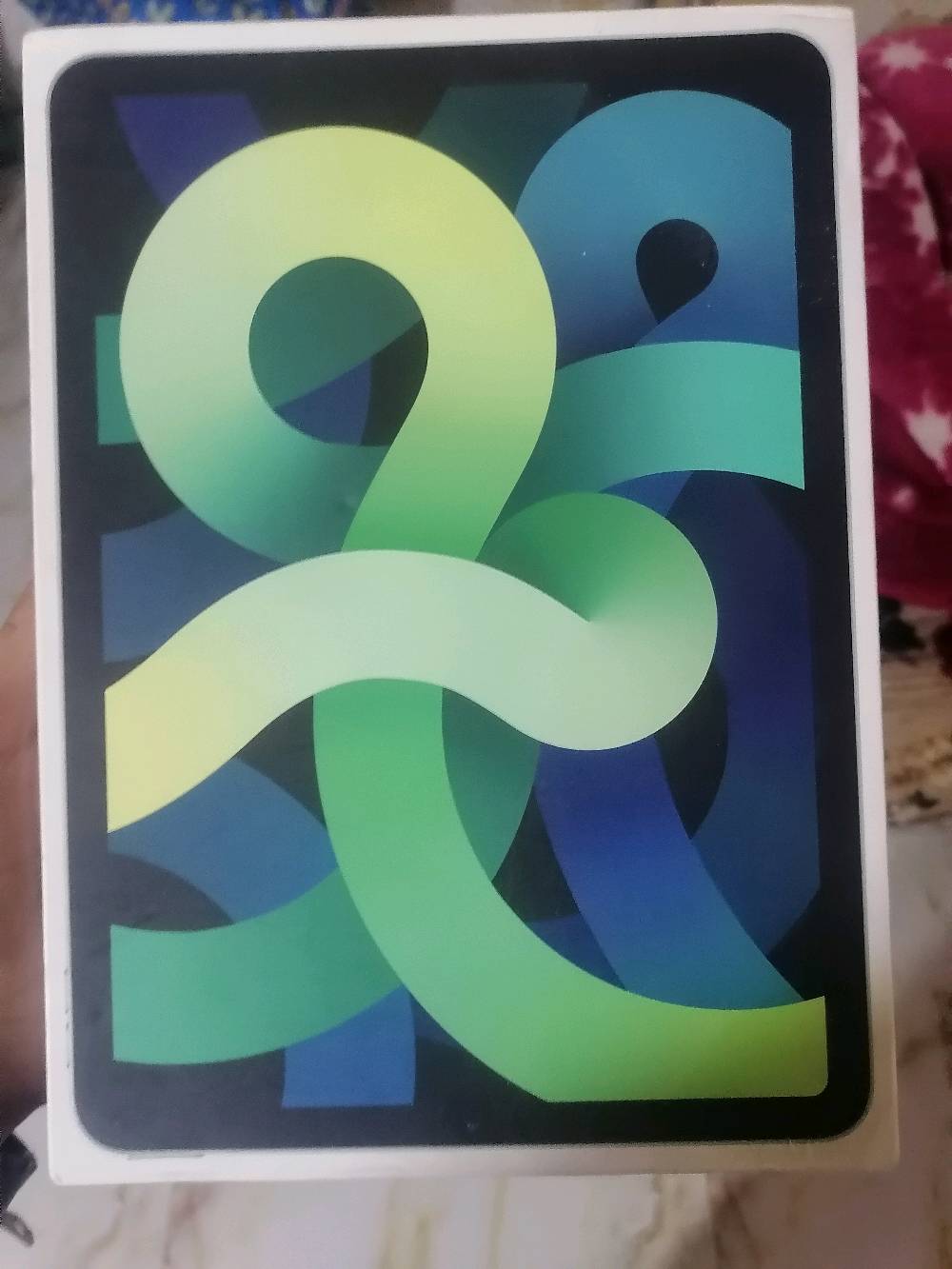 السلام عليكم أيباد air4 أيباد نضيف كفاله من تصليح الايباد غير  مفتوح ايباد سلاسه فول يشغل 60 فريم بوبجي العيب البي فقط طبعات بل شاشه يرحن اثنا تشغيل الشاشه الذاكره 64 شاحنته وكاله مال الشركه الاصليه ويا كارتونه وكل ملحقاته ويا كل هاذ وبسعر 280 الف وبي مجال مكاني البصره الحيانيه 