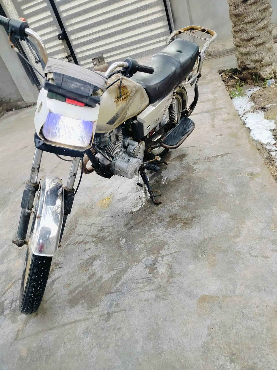 دراجه فيوم للبيع كلهه شغاله نضيفه السعر ١٥٠ المكان طويريج ***********
