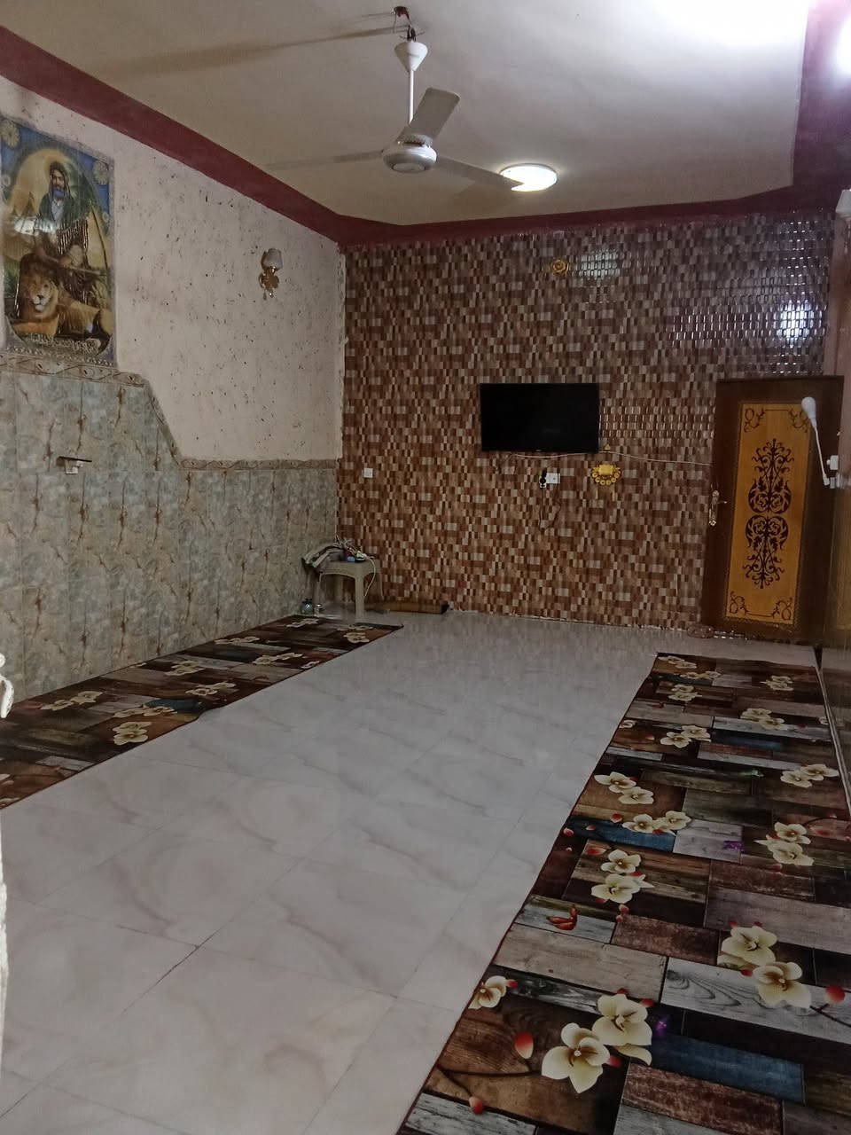 يتوفر بيت للبيع زراعي وجه البيت مقابيل الطابو معاملة الطابو موجودة في البلدية  في جسر ديالى القديم شارع المخازن شارع ٢٠ حي الشهيلات  غرب المختار علوان مساحة الكلية ٣٥٥م. البناء ٢٢٥م خلف البيت قطعة ١٣٠م مسيجة خدمات  كاملة السعر 140 مليون بي مجال .. رقم الموبايل *********** استاذ سليم ابو مرتضى
