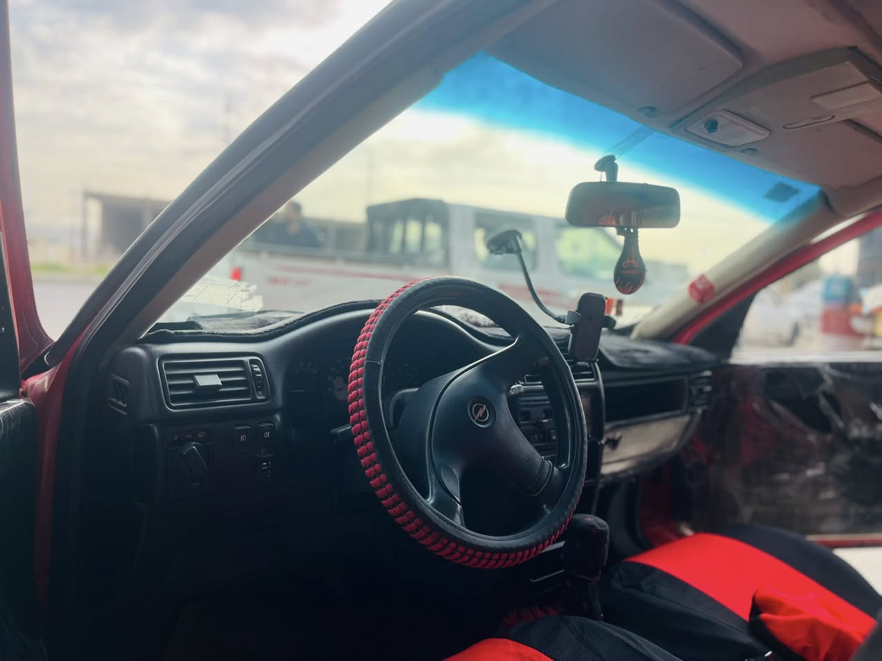 سلام عليكم سياره اوبل فكتره موديل 92 محرك 18 لا صرف لا بخار سياره كلا بشرط ما بي اي عيب رقم انكليزي سنويه جديد هزه جديد حد 30 شرط التحول بيع او مراوسه مكان السياره كركوك قرية تركلان سعر 37بي مجال رقم ***********
