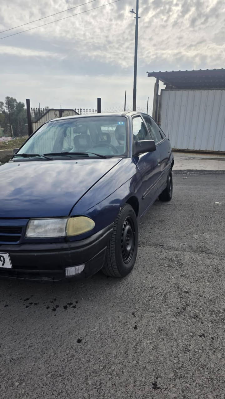 سلام عليكم للبيع اوبل استرا موديل 92
صبغ عام)(٤٢$) وبيها مجال 
حجم المحرك 18
كير توماتيك جمات كهراب 

قفل مركزي سلايت 
رقم وهزا جديدا نينوى سنويه 2030

كابون بانزين بيها 
كير ومكينه شرط 
***********
***********
العنوان موصل حي الحدباء
