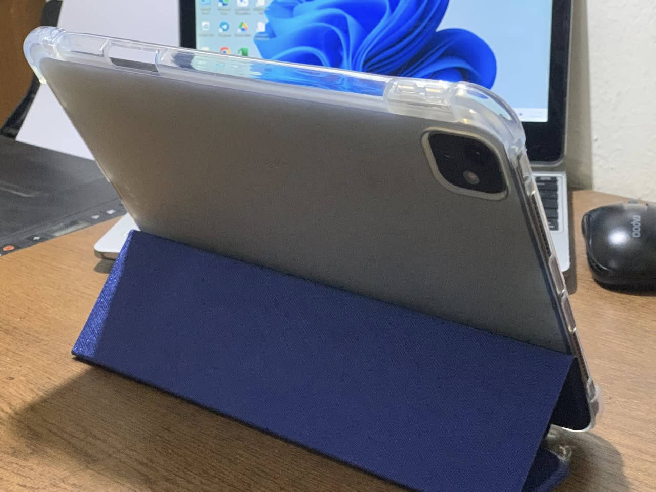 السلام عليكم
ايباد برو M4 حجم 11 
قبل شهر اشتريته فتحته من الكارتونة ورجعتة للكارتونة 
ماخذه لي اغراض الدراسة ومافادني 
فقط مشحون 13 مرة 
ذاكرتة 256
بطاريتة 100‎%‎
عنواني بغداد البلديات 
***********
السعر 1135 وبيه مجال بسيط
