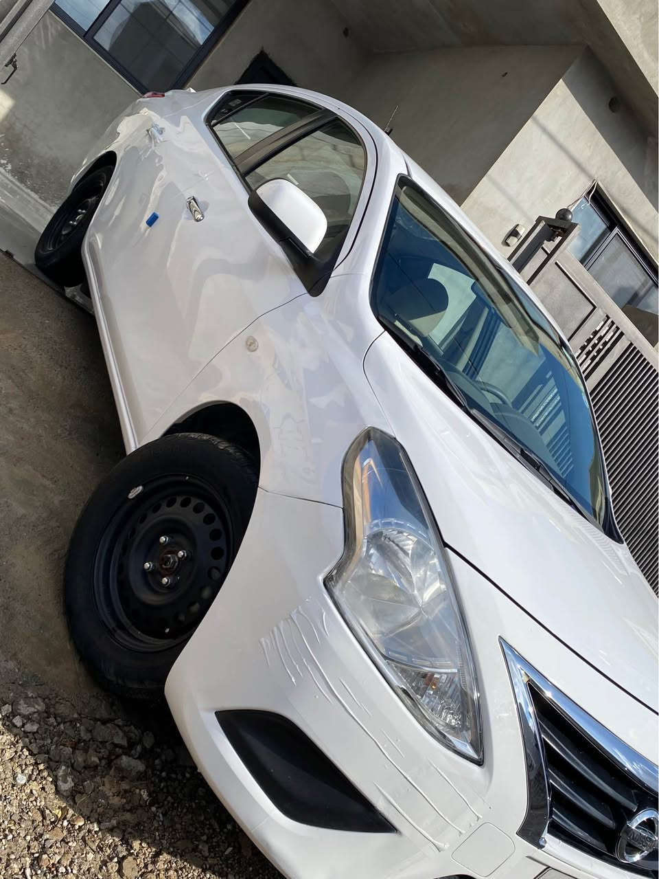 نیسان سەنی ٢٠٢١ 
بێ بۆیاخ
٧٣ هەزار رۆشتیە
شاشە و کامیرە و حساس
یەددە و چمبر نیکل
سپێری دانەگیراوە
چاملغی پێشەوەی لای سایەق کەمەک تعدیلە

سەنەوی بەسەر نەچووە 
سعری ١١٦ وەرەقە و کەمەک مجال
تکایە پیاسەکی معرض بکە دوایی من خزمەتت ئەکەم 
سەیارەی مالە أربيل, العراق


**إذا كنت صاحب هذا الإعلان وتريد حذفه لأي سبب، رجاءا أرسل رسالة إلى الدعم الفني**