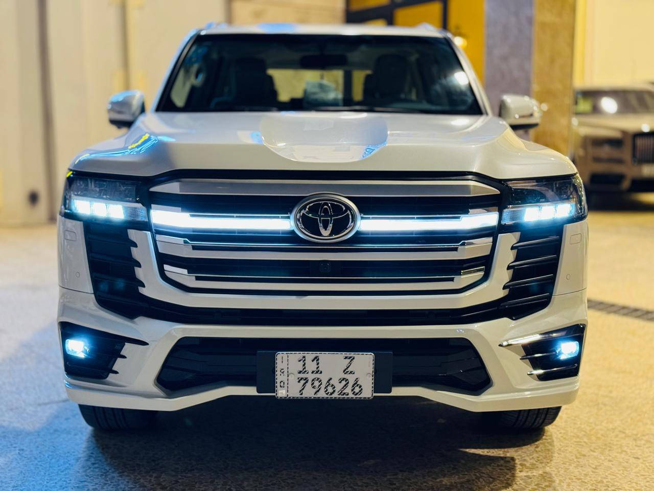 السلام عليكم للبيع او المراوس لاندكروز بريم اصليه باب اول 2024 GXR لمتدد توين تيربو
رقم بغداد 

ماشية 18 الف 

5 كامرات 

كشنات تبريد 

جنطة كهرباء 

السيارة مكفوله كفاله عامة بوضع الشركة 

مكان السيارة بغداد 

للاتصال // ***********
للاتصال // ***********
