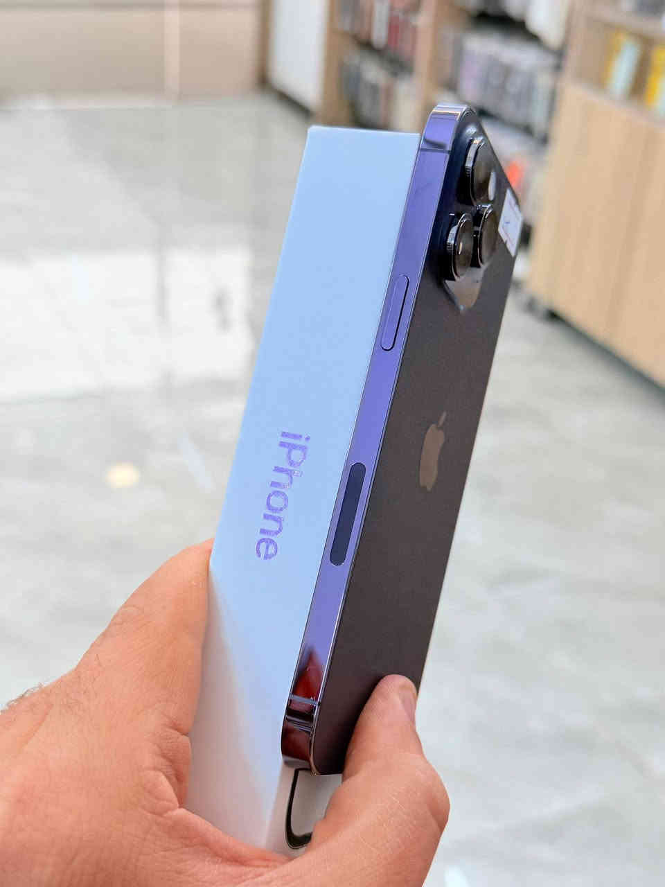 ايفون 14 برو ماكس ايسم ذاكره 1 تيرا يعني الف كيكه بطاريه 91 يعني جديد نضافه ميه بل ميه خيال مال زلغ مابي كامل ملحقاته وتر بروف فحص حاسبه كله نورمال يعني ممبدل بي شي شرط تفحص بالوكاله نموذج M الأصلي ✌️
لون مميز  (ومتوفر اقساط على مصرف الرافدين ) تاخذه ضمان 5 ايام اي مشكله او عطل من المركز 
السعر 790 الف 🔥🔥🔥
العنوان بغداد البياع شارع 20 مقابيل علي العناب او الشيف السوري مركز الهاتف لاصلي 
📞📞***********
📞📞***********
