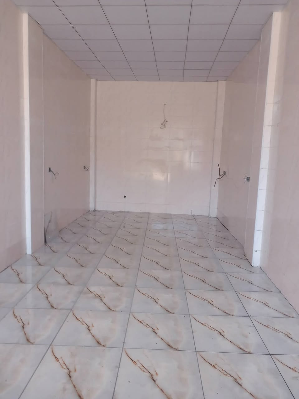 خلفه سيراميك درجه اولى وبسعر مناسب بغداد حاليا ***********
