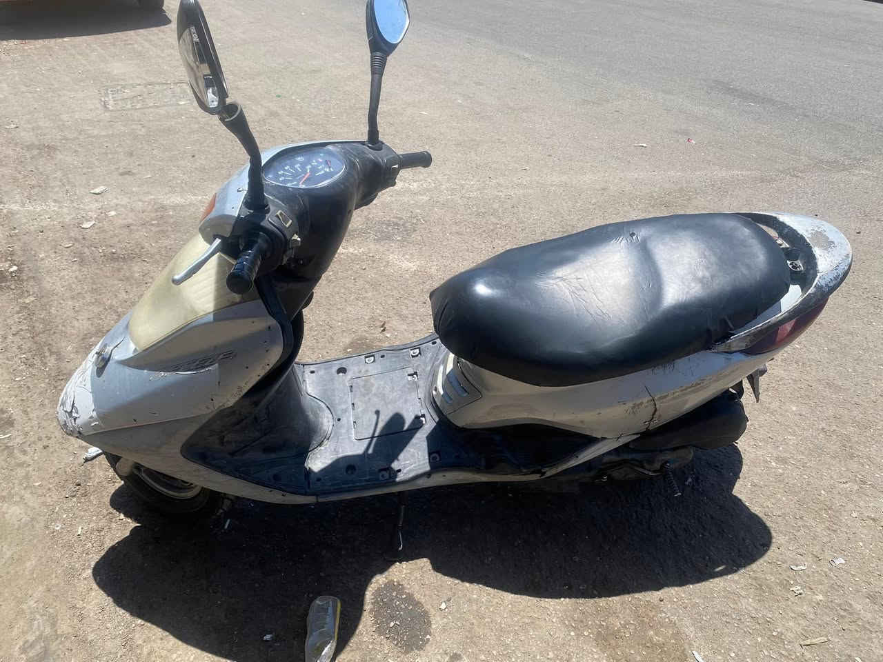 دراجه بريز كابريتر للبيع سعر ٣٠٠ وبيه مجال بسيط ابيع عل حطته العناوان بغداد الكفاح ***********
