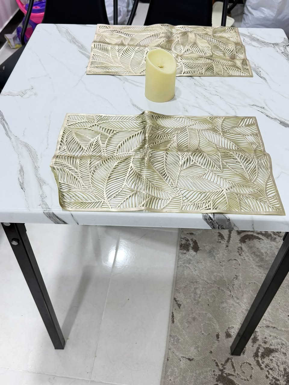 طاولة طعام مرمر بورسلين تركي ثقيلة وتكمة من الجشعمي ماخذتها الارجل حديد طبعا شبه جديدة استعمال ٤ اشهر فقط بسبب سفر للدراسة
قياس ٨٠سم*٨٠سم 
اريد ابيعها والكراسي هدية وياها ٢ ماخذة الواحد ب٨٠$ يحتاج فقط تصليح بسيط الجلد هيج وضعه بسبب عدم الاستخدام ومتروك بالمخزن 

اريدها بـ٢٤٠ الف وبيها مجال بسيط (للعلم ماخذة بس الطاولة  ٣٠٠$ بدون كراسي)


**إذا كنت صاحب هذا الإعلان وتريد حذفه لأي سبب، رجاءا أرسل رسالة إلى الدعم الفني**