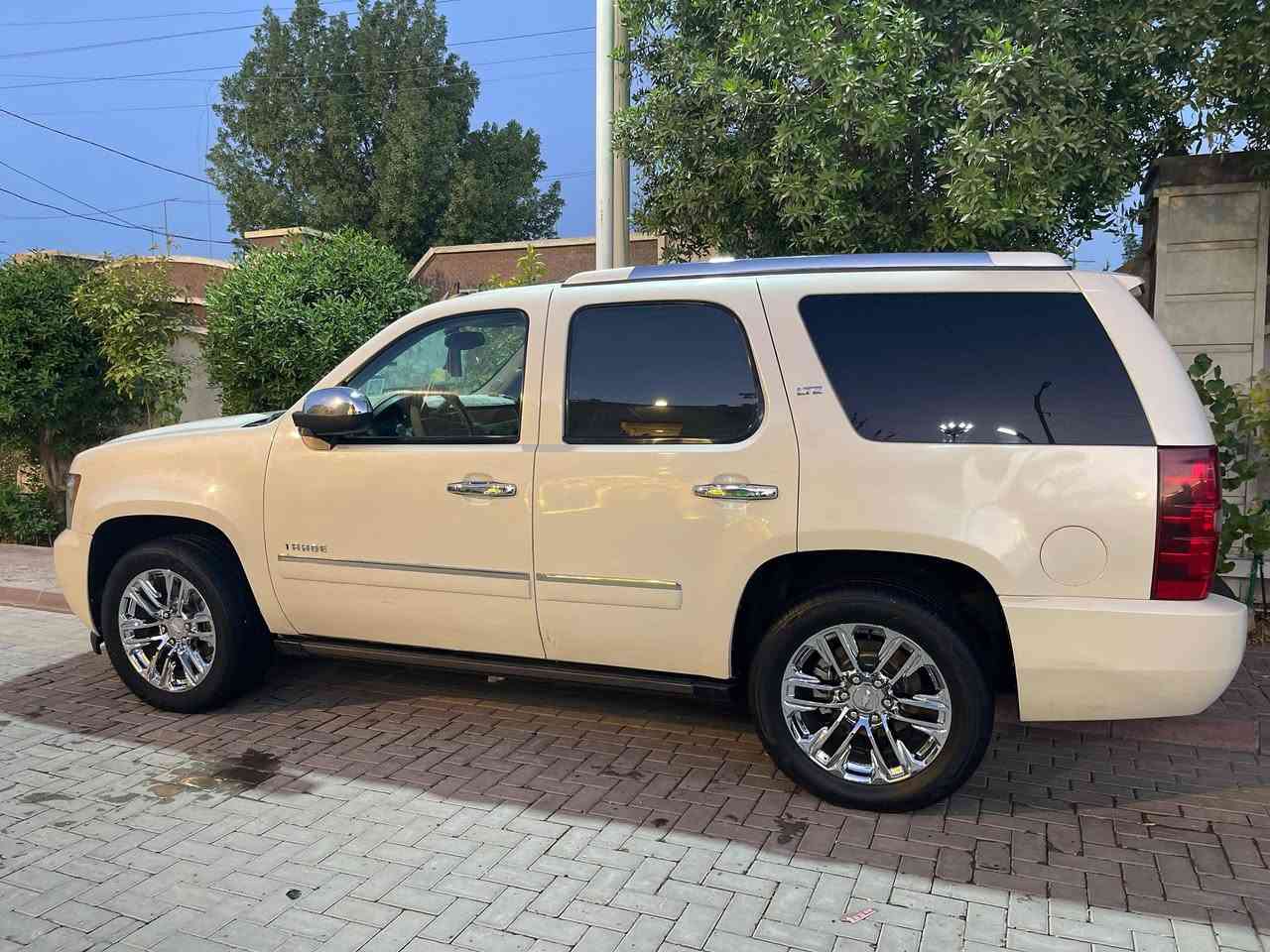 تاهو مديل 2011 فول مواصفات للاخير السياره مكفوله من كلشي ماعدا الصبغ ولباقي كفاله السياره بيها مواصفات اتحير السياره LTZ مكان السياره بصره سعر السياره 238وبيها مجال***********
