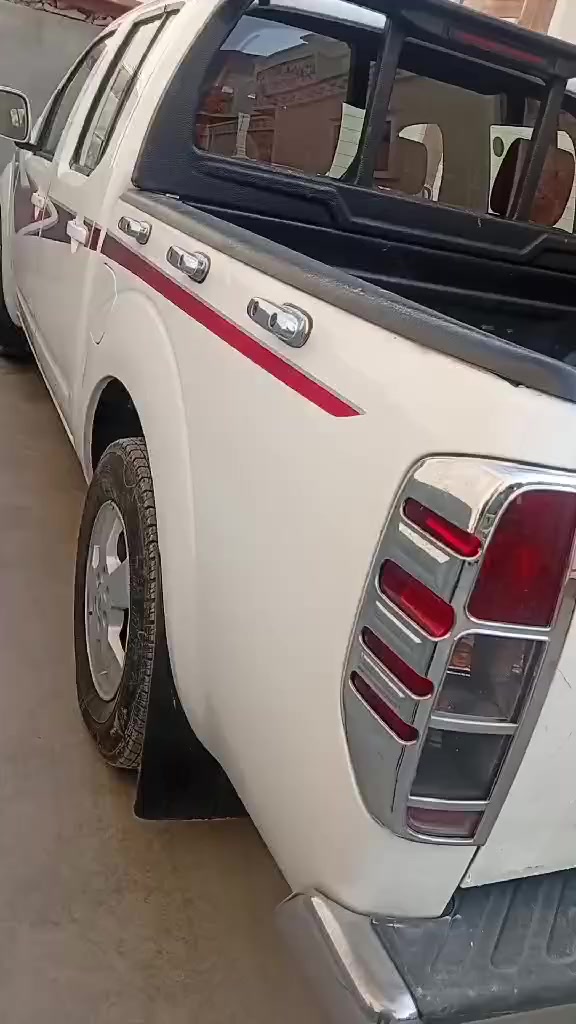 السلام عليكم ورحمة الله وبركاته  .

نيفاره 2010 .
كفاله عامه لا ضربه ولاصبغ ملاحظات بسيطه فقط.
مكينه ما مفتوحه لا تنقيص ولا تبخير .
تبريد فول تدفئه فول .
كير عادي .
ارضيه جلد .
تخم تاير .
حداديه فول .
سياره خير من الله مال جناي .
تحويل تريد او كاله . 
المكان ديالى بعقوبه .
رقمها السليمانيه الجديد.
السعر( 110) وبيهه مجال.
رقم الهاتف ***********
(غير متواجد على الفيس اني مكلف بالنشر فقط فقط)
