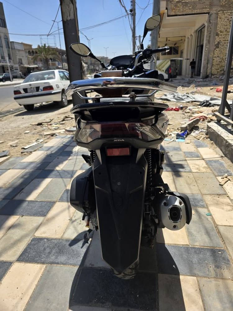 سلام عليكم 

الجيل الرابع المنشآ فيتنامي 

 خطين نوزل ستان كهربائي 
 حساس ازدحام

دراجة نظيفة جدا جدا 95% 
اي نقص مبيهه دراجه جاهزه 

دسكات فلنجات جديد اصلي 

السعر ١٥ ورقه 
دراجه مال رمبه 

بغداد الشعب شارع عدن. 
*********** بغداد, العراق
