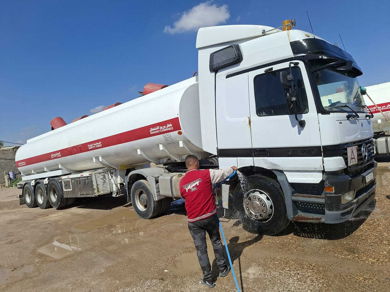 مارسيدس اكتروس اللبيع موديل 1997 الحجم 1840 طوناج جي بي اس تانكي موديل 2015 عنوان الانبار الرمادي خمسة كيلو خط سريع رقم الهاتف ***********
