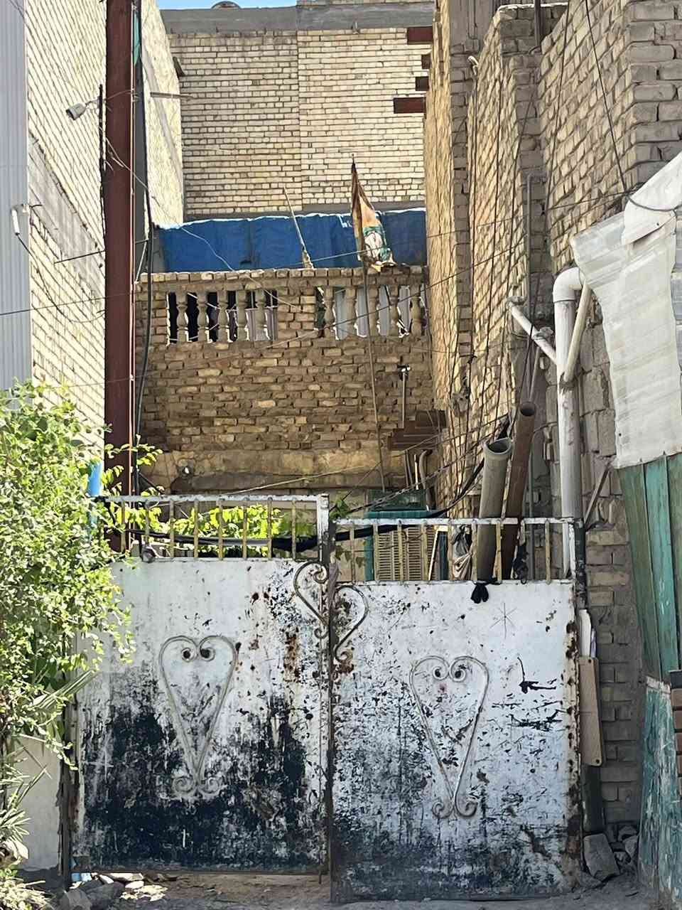 يالله سلام عليكم بيت اعكاده للبيع
المساحة 75 متر الواجهة 4اله ربع النزال 20
ويمتاز بموقع جميل جدا كدام البيت مساحة مفتوحة 
موقع البيت حي القاهرة قرب جامع النداء
للتواصل ***********￼
@إشارة
