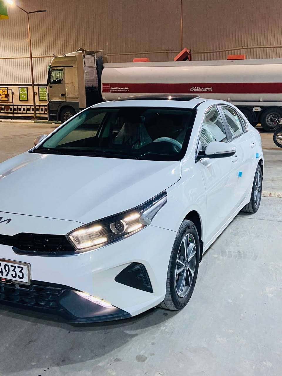 السلام عليكم
كيا سيراتو خليجي الشركة الدولية ام الضمان 

الموديل 2024
السيارة ماشية60
محرك 2000
السيارة فول مواصفات 
فتحة سقف
مري شفط
لايت LED 
اشاير مري 
حساسات خلفيه 
انارة داخلية هالوجين 
شادلها سستم شاشات كامل عدد 3 تشغل كل البرامج وتشغل يوتيوب 

رقم بغداد باسمي تحويل ثاني يوم 
السيارة نظيفة جدا استخدام شخصي
السيارة كفالة عامه بدون قطرة صبغ  صار بيها تصليح جدا بسيط بالدعامية الامامية 

السعر 185 وبيها مجال بسيط 
مكان السيارة الناصرية مركز 
للاستفسار 
***********
