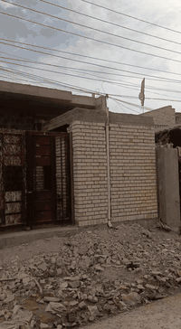 بيت هيكل ١٠٠متر وقطعه ارض ١٠٠متر للبيع المكان شارع المركز للاستفسار ٠٧...