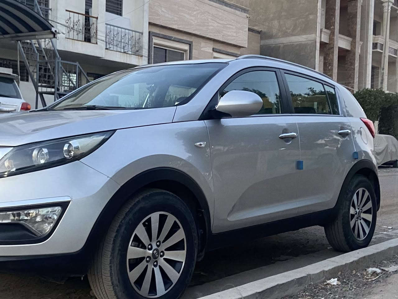 سلام عليكم سبورتج موديل 2016 خليجي مكفوله من صبغ  وضربه محرك دوش ما مفتوح كير ما مفتوح بيه بارد كد شبر رقم بغداد انكليزي هزه جديده سنويه 30 معروضه 148 بيه مجال حك جيه مكان بغداد شارع فلسطين ***********
