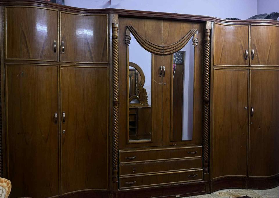 كنتور ابو 6 وابو 2 مع سرير نفرين وميز تواليت وكومدي الي يريد يتصل على الرقم ‭٠٧٩٠ ٢٧٠ ٦٧٢٧‬
