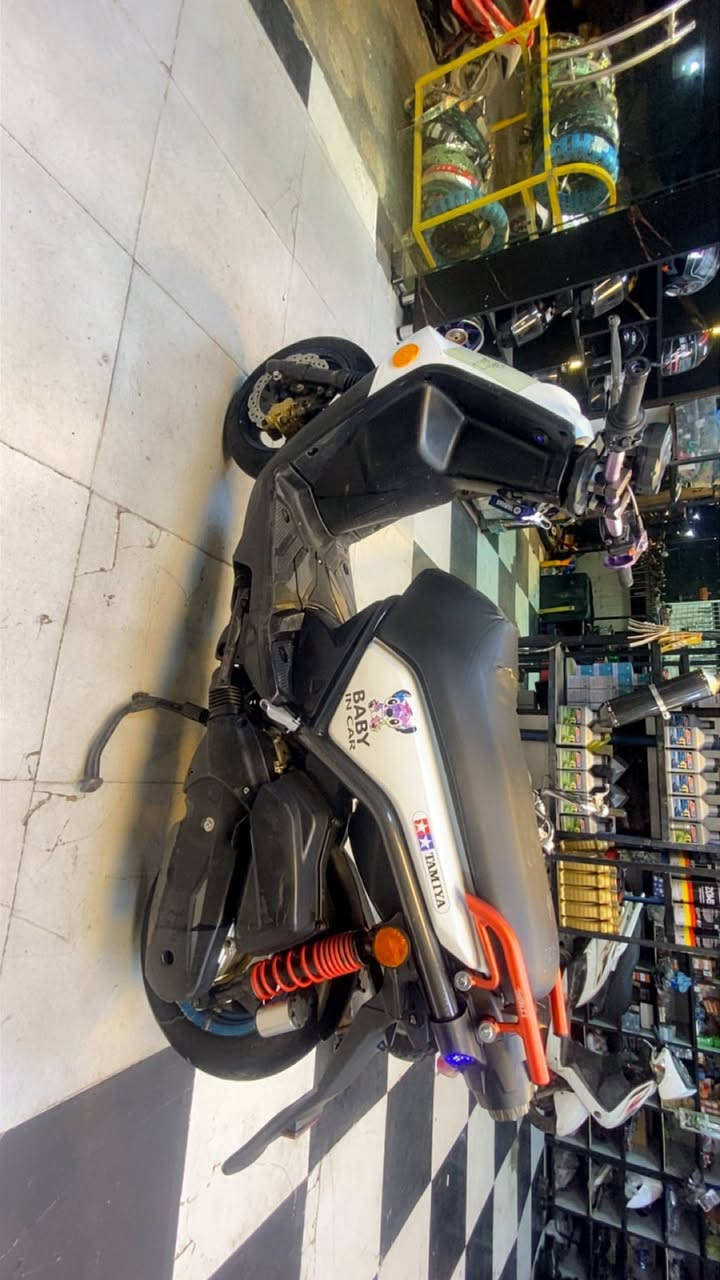 السلام عليكم سكنس جبلي للبيع. الله شاهددراجه صارله اقل لسبوعين الدراجه رمبه اوراقه موجوده منفيس كله موجود. الدراجه ستيررن دياضي. ومجامع رياضي.يدات بريك رياضي.عضمه سكليتر رياضي. سبايدر رياضي. زنون اصلي. طلاعات رياضي. زوج تايرات جلاتين اصلي. ماشيه أربعينات. زوج كلجات رياضي. الدراجه شلعته شك الكاع. السعر 1500وبيه مجال بصيط. عنواني الاعضميه. الهاتف (***********)
