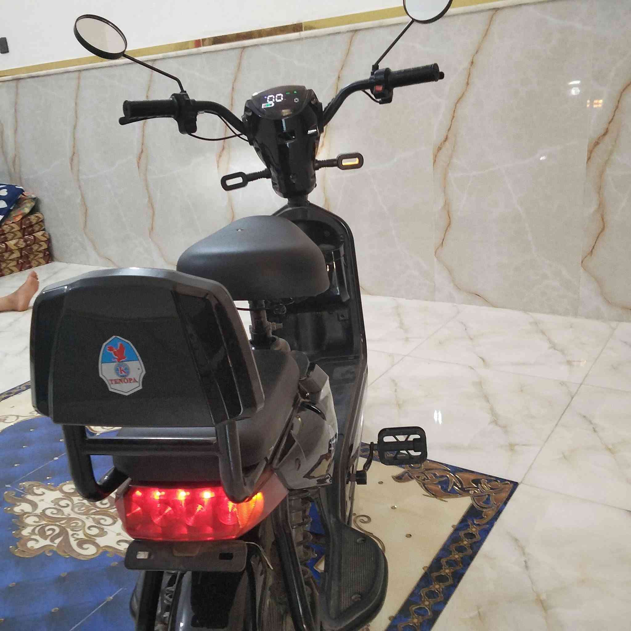 دراجه شحن للبيع ما بيها اي عطل نظافه فول شحن على الكهرباء + وياها شاحنتها كامله العنوان الناصرية اريدو خلف الكراج  السعر 350 وبيها مجال
للاستفسار الاتصال على الرقم ***********
