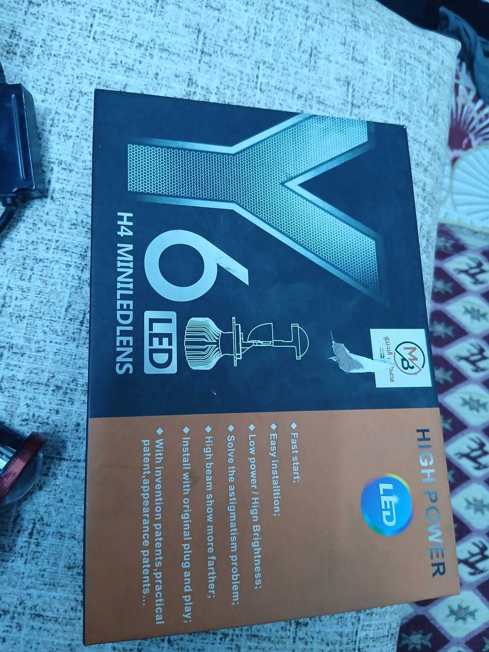 عدسات h4 عالي ناصي فيشة ثلاثية  ترهم لكل السيارات فيشة ثلاثية  مستعمل قليل  فقط وحده من الليط الي تكعد مكسورة ولحمتها مأشر عليها  يعني تكعد كلشي مابيها  شغالات عالفحص عالي ناصي  وضواهن يخبل محدد  اشتريتهن ب٥٠  رايدهن ب٢٠  مكاني بغداد الشعلة  ***********
