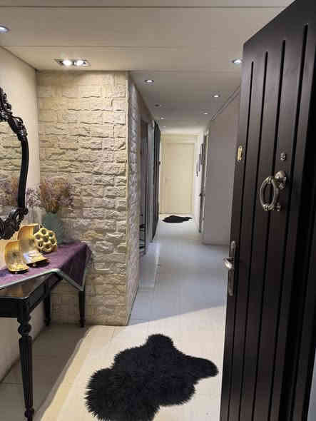 شقه مفروشه للبيع
***********
