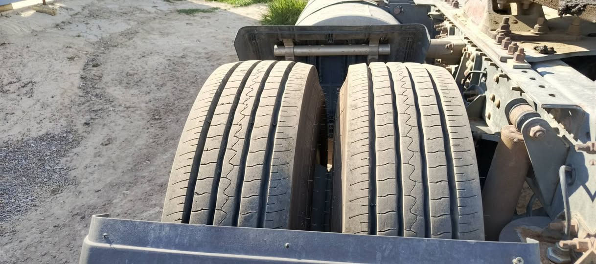 للبيع موديل 98 رقم انجليزي صلاح الدين سنويه 31 مسجل فلات ثلاث محاور دبل تاير حجم المحرك 380 كير عادي سعرها 130 وبيها مجال قليل مكان السياره بغداد سبع البور ***********/
