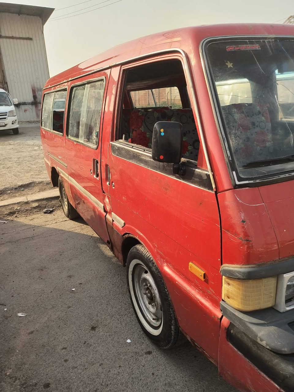 سلام عليكم ماصده ياباني 14راكب رقم احمر بغداد اتكفل سرقه وعشاءر مكينه وكير واكسن  خير من الله السعر ١٨ وبيها مجال رقم الهاتف *********** مكان السياره بغداد
