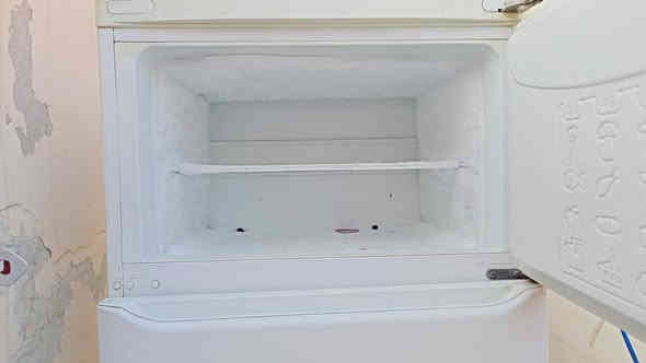 ثلاجة للبيع 
نظيفة
شغالة
العنوان حي التحرير مقابل جامع ال البيت داخل الفرع 
السعر ٩٠ الف وبي مجال للطيبين 
*********** عثمان العبيدي موصل
