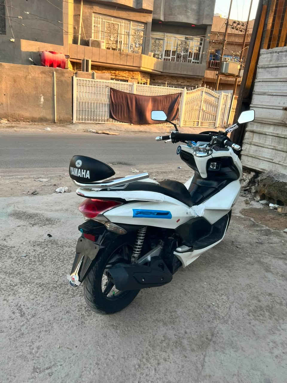 #السعر مليون و١٠٠. هاتف *********** 
مليون و ١٠٠سلام عليكم PCX جيل اول كامله وجاهزه وخير من الله نقس فقط ستان تعليك مكاني البلديات
