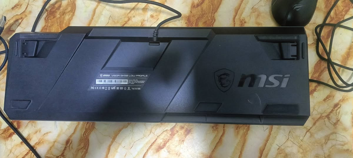 السلام عليكم
Xbox one s /500gb للبيع 

كامل مكمل نظافته 95% 

الله شاهد مفتوح على كد التنظيف

مع 2 جويستك الأولى مالت الجهاز وايرليس 

و الثانية powerA واير

مع كيبورد msi gk50 low profile وايت سويتش فول rgb نقصه بس كم كابس 

وماوس havit 

مع حساب موجود بيه gta v مملوكة 

وايراته كاملة 

السعر:250 وبيه مجال 

للأستفسار: واتساب ***********
