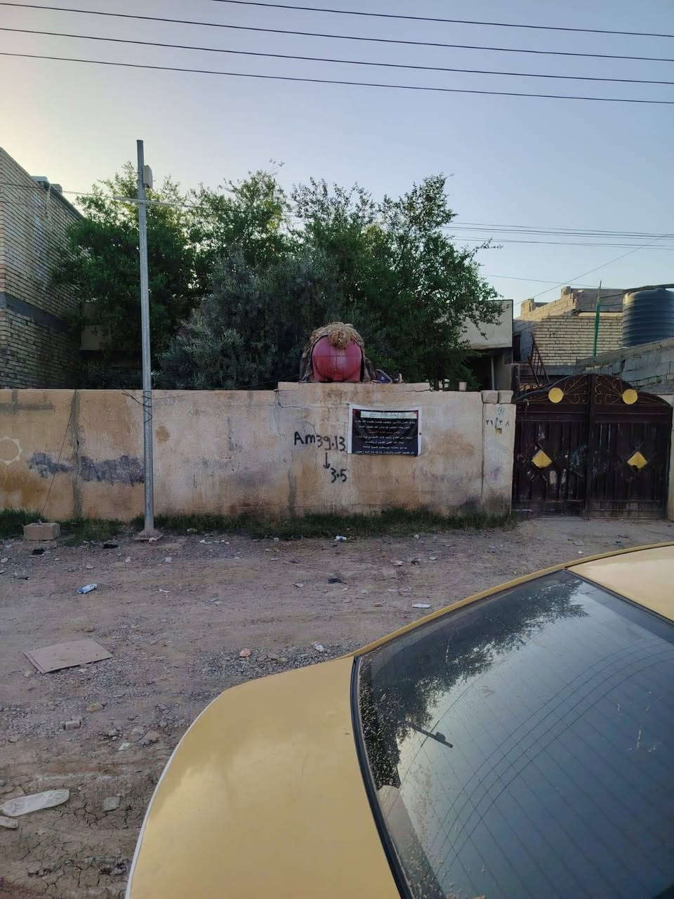 ياالله للبيع بيت مساحه ٣٠٠الواجه ١٢ونزال ٢٥ طابوصرف مكانه بغداد حي الوحدة منطقه حي رسول بيت  بي4غرف نوم وستقبال ومطبخ وطرمه وحديقه كبيره سعر ١٤٠وبي مجال رقمي ***********
