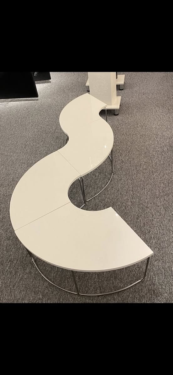 طاولة وسطية ويا كومدي ومجرات — شغل مرتب وجودة عالية 🪵
•شغل تركي من شركة ڤيترا التركية
• خامات قوية 
•واتساب:***********
