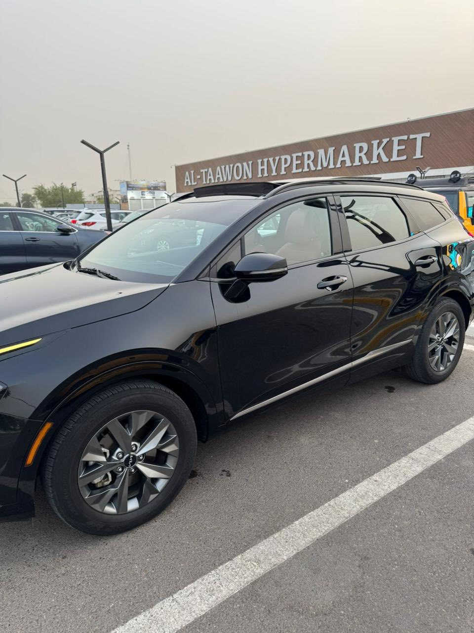 السلام عليكم
سبورتج موديل 2023 امريكي اكس لارج 
للبيع
حادثها دعامية وبنيد 
فول مواصفات 
مكينه 2500 
بانوراما
بصمه +ابواب 
ترحيب اضاءة 
شاشة طويلة 
انضمه قيادة 
اشارة بالمري 
رادار نقطة عمياء 
رادار قيادة الي 
اوتو بارك 
اوتو ستوب 
هند بريك بصمه 
حساس خلفي 
كشن كهرباء 
كشن جلد 
تدفئة كشنات
تبريد قطعتين 
لايت زينون 
لد نهاري اكس 
بك لايت لد 
كروز مثبت سرعه 
تشغيل عن بعد 
 
ماشية 58 ميل
رقم بغداد الدولي 

السعر 212$

مكان السيارة بغداد 
***********
