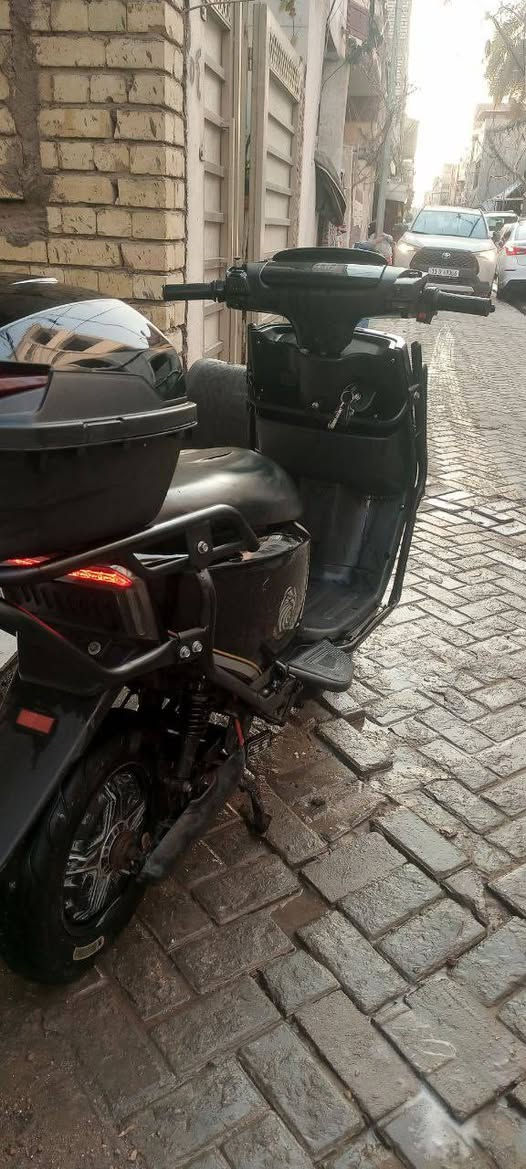 سلام عليكم شباب درجة سكنس مدرع مويد طيار سرعه 100 تقطع مسافة من 40 كيلو متر له 50 تجي 7 بطاريات سعر 500 قفل هاتف *********** مكاني بغداد صليخ
