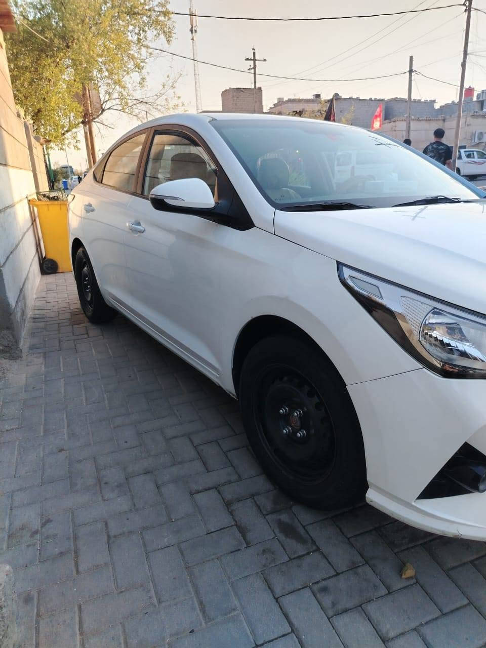 السلام عليكم هونداي اكسنت خليجي موديل 22رقم اربيل السياره كلش جديده ماشيه 9الااف السياره بل بصره القبله حي الشهداء  السعر 137 وبيهه مجال استفسار على الرقم ***********
